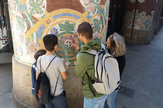 Private Family Experience - Dragon Tour in Barcelona for Kids - Dragons and gargoyles overhead