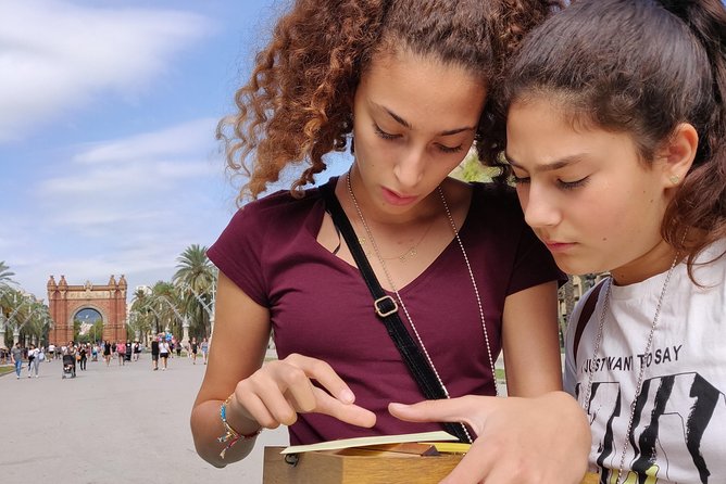 Private Family Treasure Hunt | Guided, fun & 100% Offline | Xventura Barcelona - Why this works better than a standard walking tour