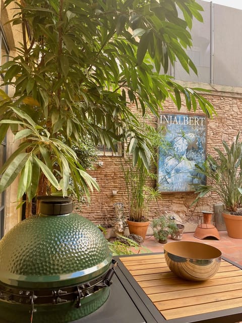 PRIVATE GASTRONOMIC EXPERIENCE IN A LOCAL HOME - Meeting at Carrer de Montcada 1