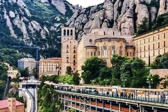 Private Montserrat Tour, Wine Taste & Local Lunch from Barcelona - Cheese, honey, and views at the Montserrat market