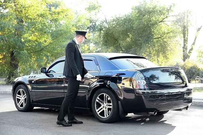 Private One-way Airport Transfer Barcelona Airport to Barcelona - Cancellation and booking details
