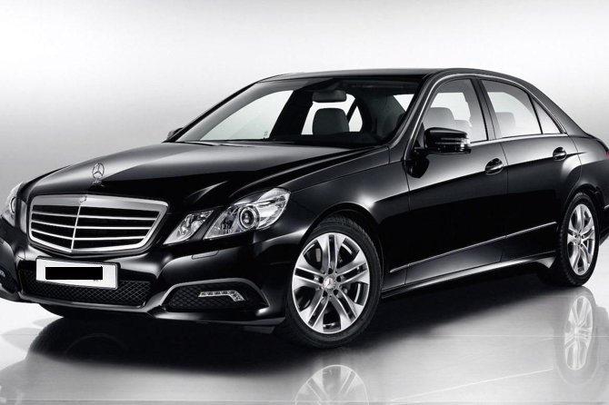 Private one way transfer from/to Barcelona airport to/from hotel - Airport pickup for the trip into Barcelona