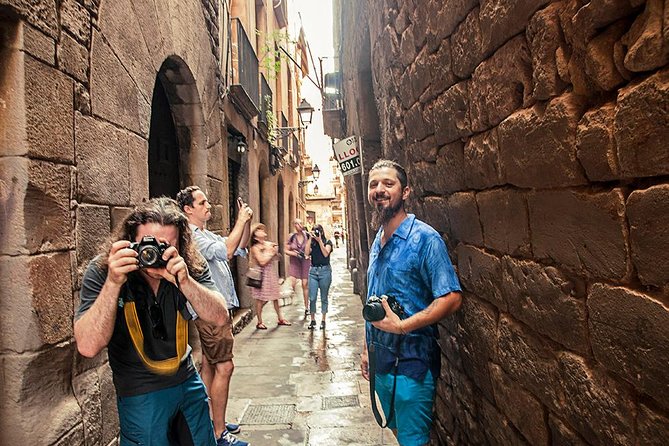 Private Photography Walking Tour with a Local - Building a story around the Spanish Civil War
