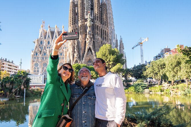 Private Sagrada Familia Guided Tour with Skip the Line Ticket - Is $221.08 per person a fair price?