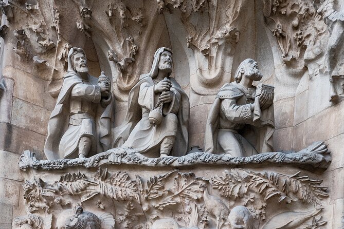 Private Sagrada Familia Guided Tour with Skip the Line Ticket - Timing, comfort, and who should book