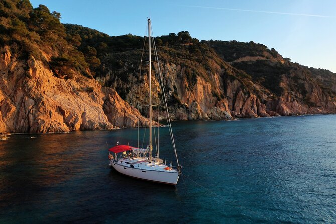Private sailing tour with aperitif in Barcelona - How the private format changes the experience