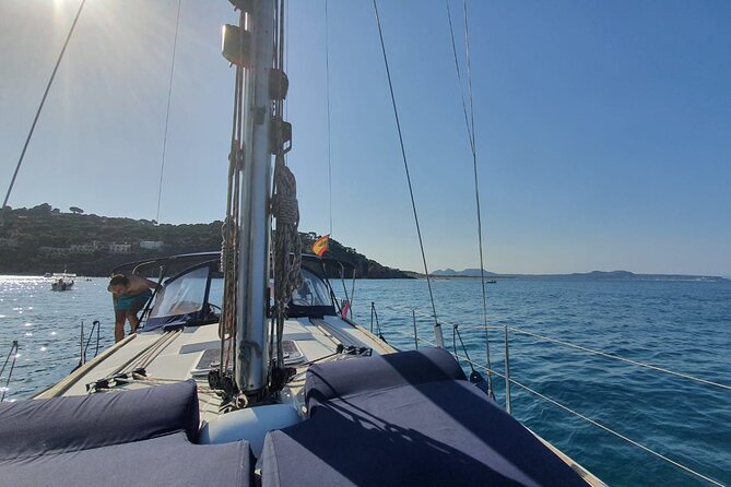 Private sailing trip from Barcelona with open bar - Turning back toward Port Vell and Montjuïc