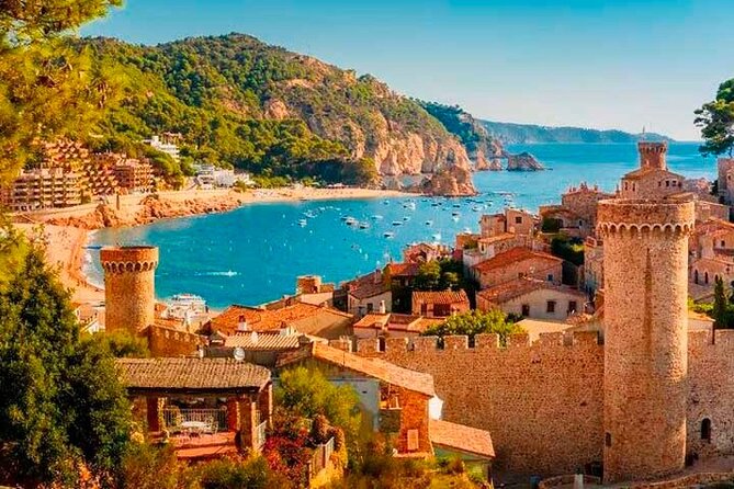 Private Tour from Barcelona to Costa Brava (with guide) - A guide who adds context along the route