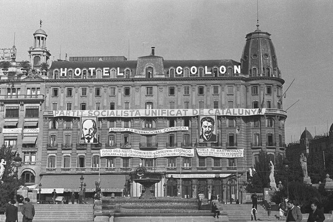 Private Tour Spanish Civil War & Franco's Dictatorship - Plaça Sant Felip Neri and the scars of aerial bombing