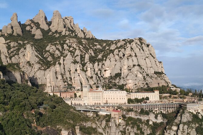 Private Tour to Montserrat with a specialized local guide - Free time at the farmers market