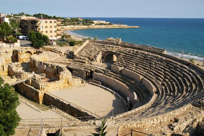 Private Tour to Tarragona - The Roman amphitheater beside the Mediterranean