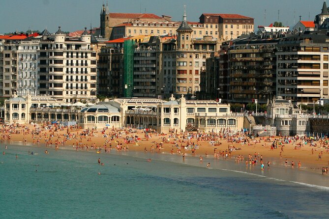 Private transfer: Barcelona to San Sebastian, 2h Stop in Pamplona - A Barcelona to San Sebastian transfer with a proper stop