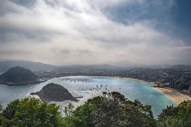 Private transfer: Barcelona to San Sebastian, 2h Stop in Pamplona - Leaving Barcelona with your luggage handled