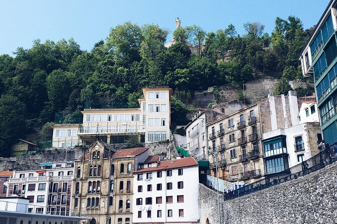 Private transfer: Barcelona to San Sebastian, 2h Stop in Pamplona - What you pay for, and what you still need to arrange