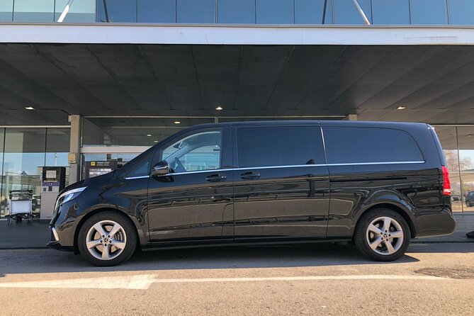 Private Transfer from Barcelona Airport to Barcelona City - From Barcelona-El Prat to your hotel in about 30 minutes