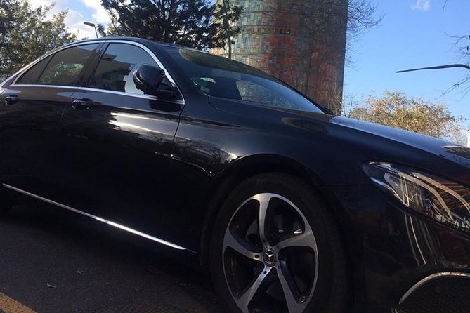 Private Transfer from Barcelona Airport to Barcelona City - Communication is the key variable