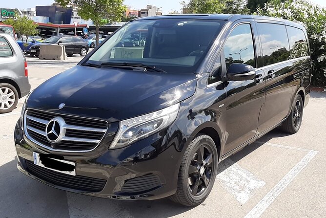 Private Transfer from Barcelona Airport to Cruise Port - What the airport pickup should look like