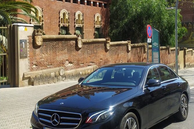 Private Transfer From Barcelona City to Barcelona Airport - Meeting points and one detail to confirm