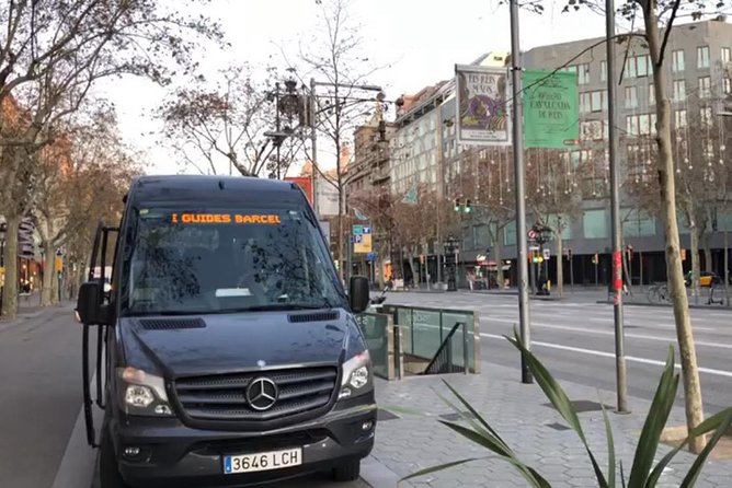 Private Transfer from Barcelona City to the Airport for a group up to 15 people - Key points to know before booking