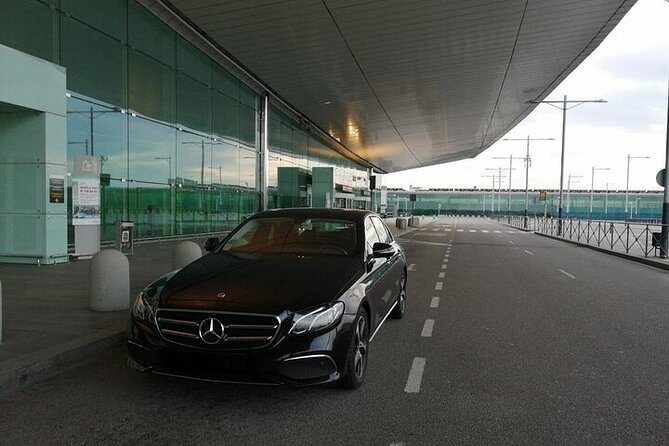 Private Transfer from Sitges to Barcelona Airport - Who will get the most from this ride?