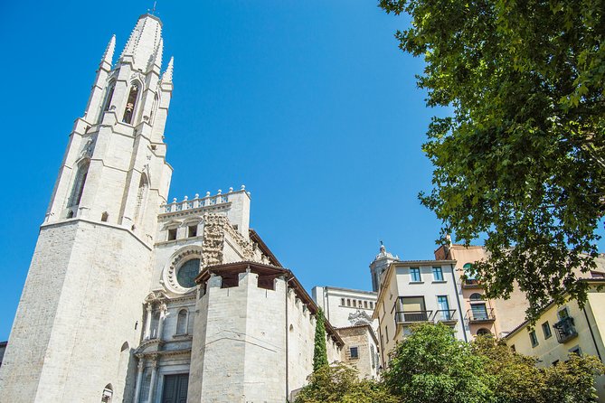 Private trip to the medieval city of Girona from Barcelona - Town Hall and Plaça de la Independència