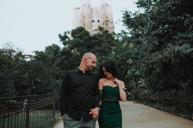 Private Vacation Photography Session with Local Photographer in Barcelona - Who should book this Barcelona photo shoot?