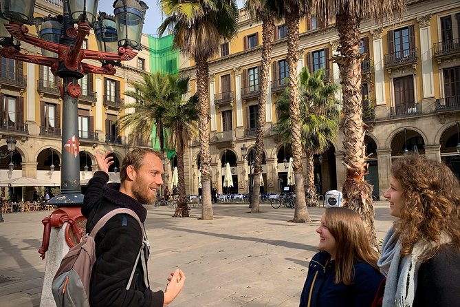 Ramblas, Old Town, Gothic and Gaudi Architecture Walking Tour - Plaça Reial and the Old Town’s social side