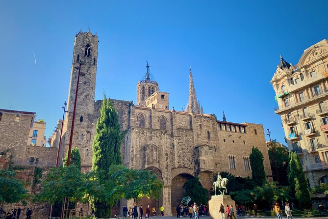Ramblas, Old Town, Gothic and Gaudi Architecture Walking Tour - La Pedrera and the changing face of Passeig de Gracia
