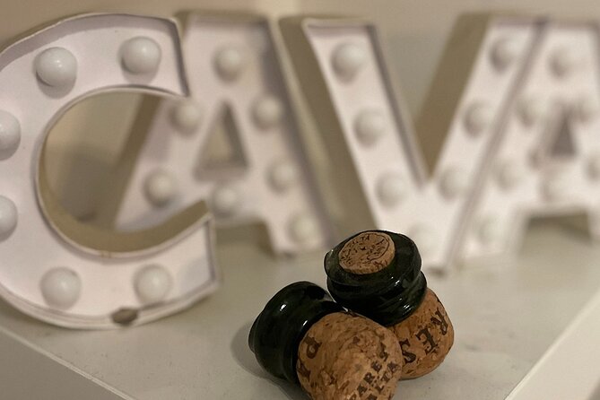 Sabre the Moment: Cava Sabrage Class in Barcelona - Why the group size matters