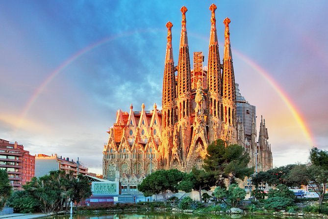 Sagrada Familia and Barcelona Highlights: Private Guided 4-Hour Driving Tour - Montjuic Views and Olympic Sites