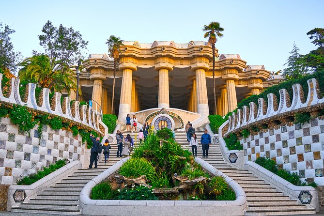 Sagrada Familia and Park Guell Guided Tour with Transport - Two Gaudí masterpieces in one four-hour visit