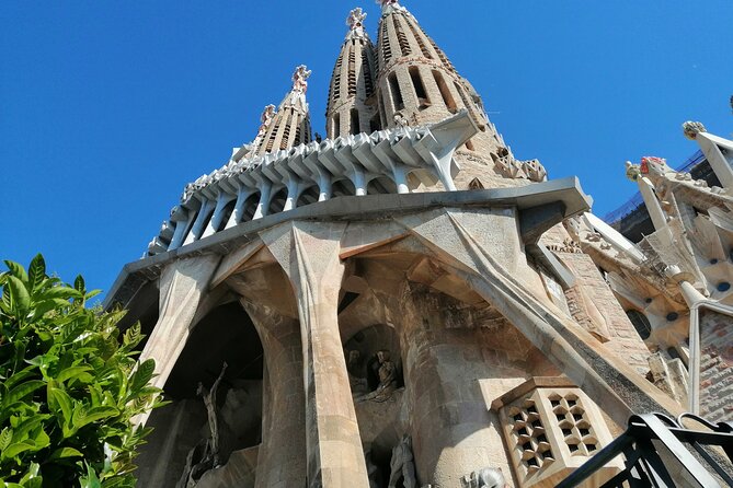 Sagrada Familia and Park Guell Guided Tour with Transport - Reading the four façades of Sagrada Família