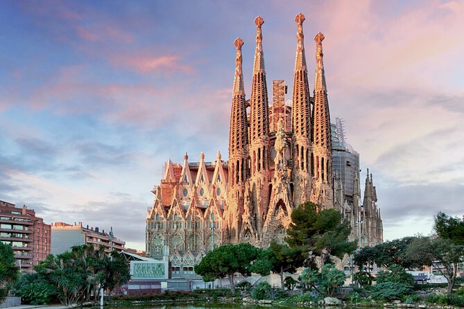 Sagrada Familia Closing Time Tour with Rooftop Views - Should you book the Sagrada Familia closing-time tour?