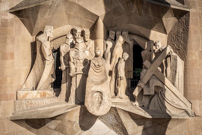 Sagrada Familia Evening Private Tour with Expert Guide - Meeting near the basilica and getting inside