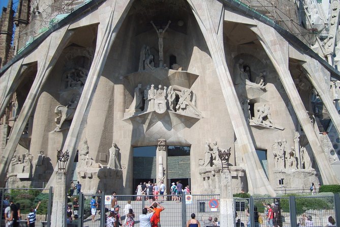 Sagrada Familia Evening Private Tour with Expert Guide - Practical ways to make the visit better