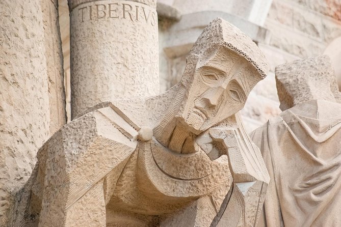 Sagrada Familia Evening Private Tour with Expert Guide - What the 90-minute visit covers