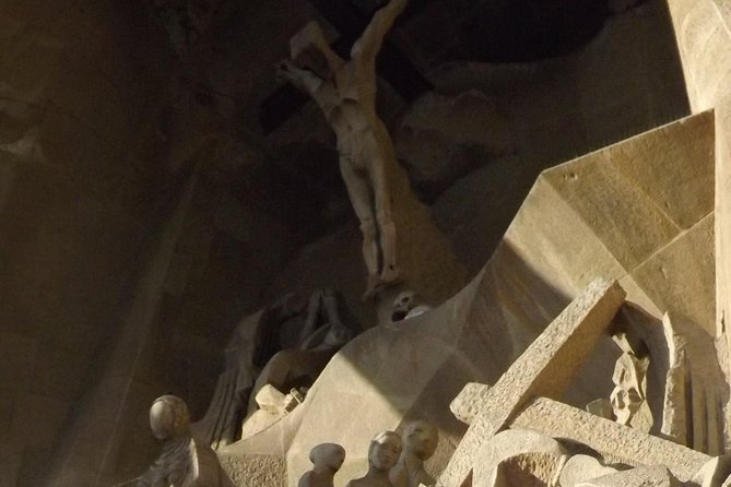 Sagrada Familia Exterior Free Tour: Stories, Secrets & Symbolism - What This Sagrada Familia Tour Really Offers