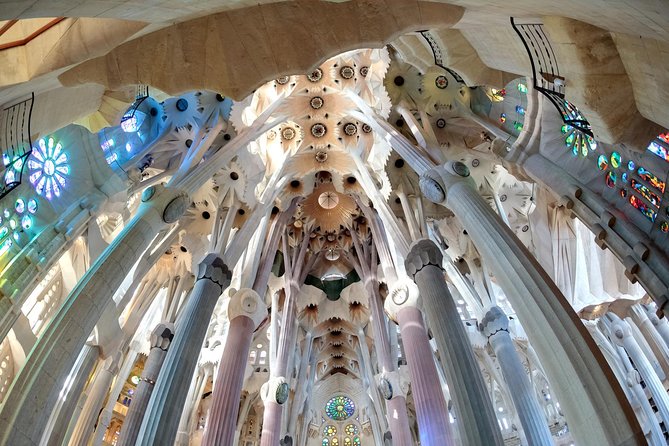 Sagrada Familia Fast Track Guided Tour with Towers Access - Clothing, rules, and practical limits