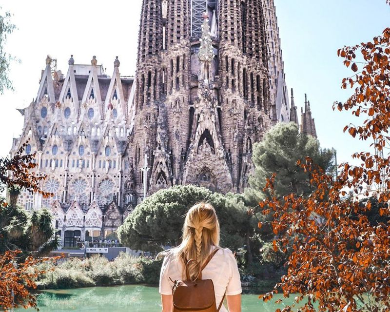 Sagrada Familia & Gaudi Guided Tour Private or Small Groups - The metro connection to the Sagrada Familia