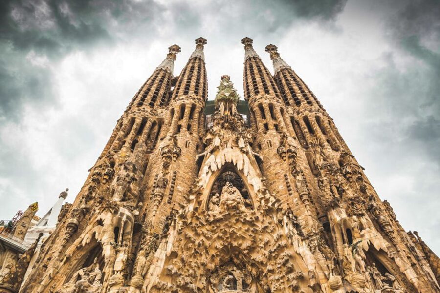 Sagrada Familia & Gaudi Guided Tour Private or Small Groups - Guide quality and group choice