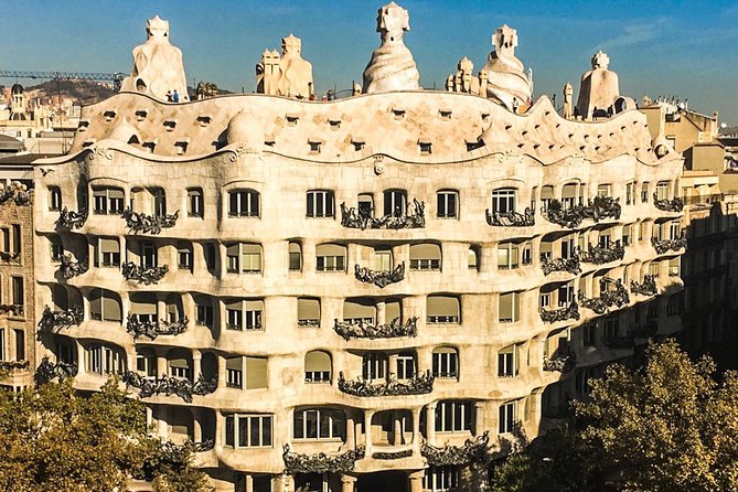 Sagrada Familia & Gaudi Tour Private or Small Group with Tickets - The metro ride to Sagrada Familia