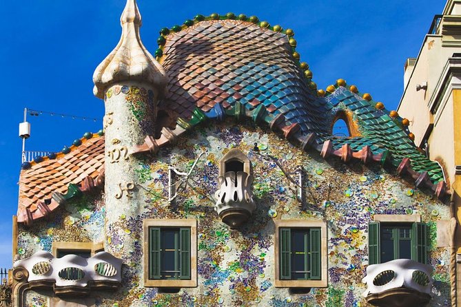 Sagrada Familia & Gaudi Tour Private or Small Group with Tickets - The guides and the human side of the tour