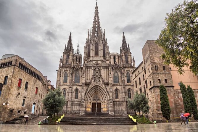 Sagrada Familia & Gothic Quarter Private Tour - The Gothic Quarter’s Roman and medieval streets