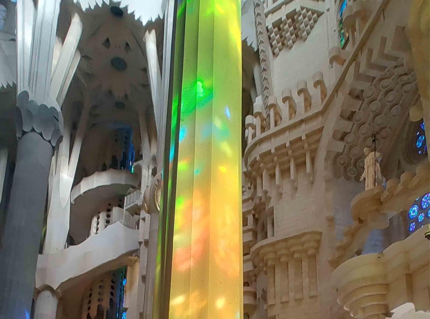Sagrada Familia Guided Tour with Skip-the-Line Entry Ticket - Inside the basilica, look up slowly