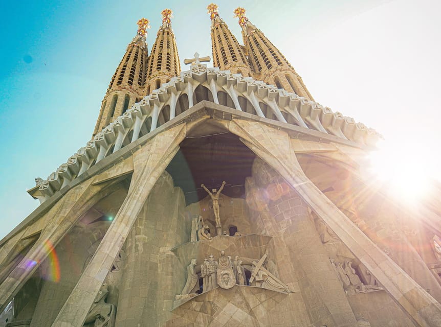 Sagrada Familia Guided Tour with Skip-the-Line Entry Ticket - From 1882 to the projected 2033 completion