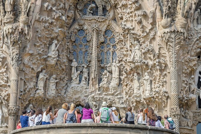 Sagrada Familia Guided Tour with Skip the Line Ticket - The Passion façade: a deliberate contrast