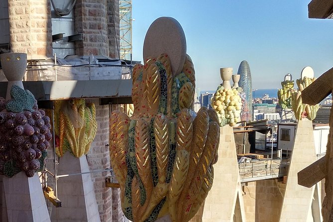 Sagrada Familia Guided Tour with Towers Access - The guide matters more than the script