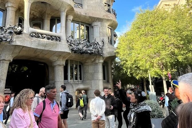 Sagrada Familia & La Pedrera Small Group Tour with Cava Tasting - Entering Sagrada Família With Reserved Admission