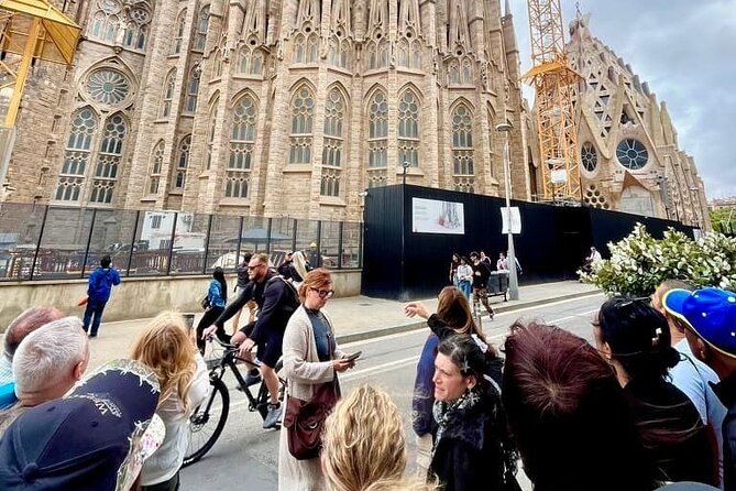 Sagrada Familia & La Pedrera Small Group Tour with Cava Tasting - Walking Through Eixample’s Modernist Streets