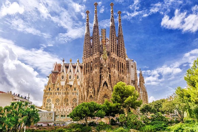 Sagrada Familia & Park Güell Optional: Small Group Tour - Starting with pickup in Barcelona